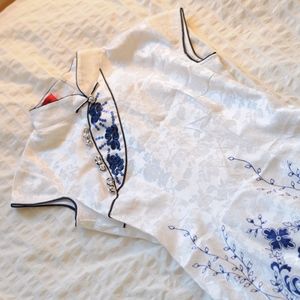White Traditional Chinese Qipao (旗袍)